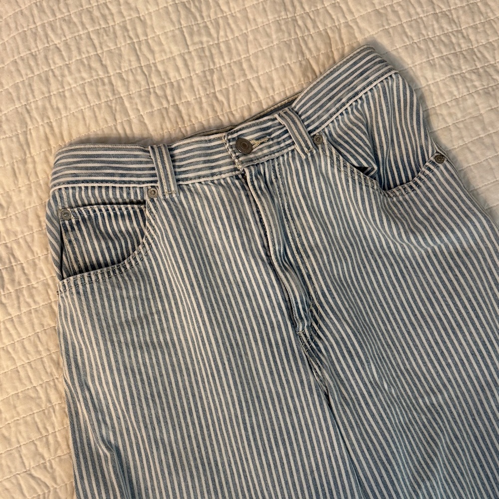 Levi's Women's Striped cinch waist baggy Jeans - Light Blue & White